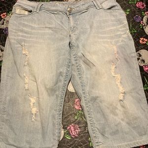 Cute denim distressed, embellished Seven7 capris